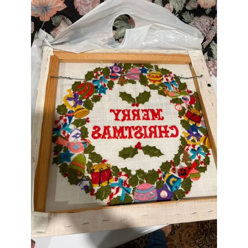 VTG Embroidered Merry Christmas wreath